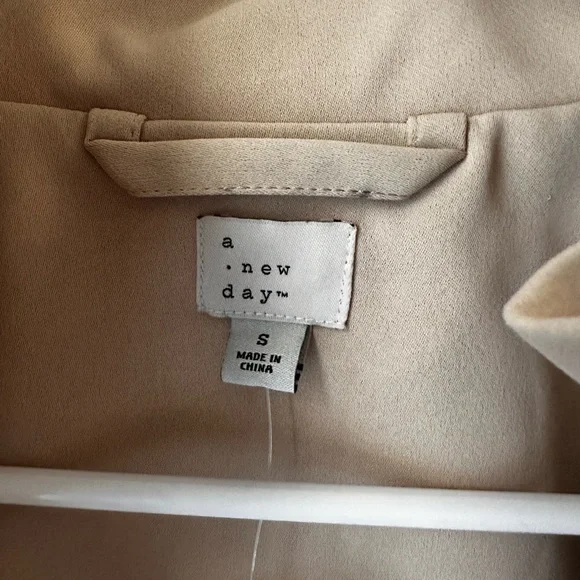 A new day size small new jacket - Picture 2 of 3